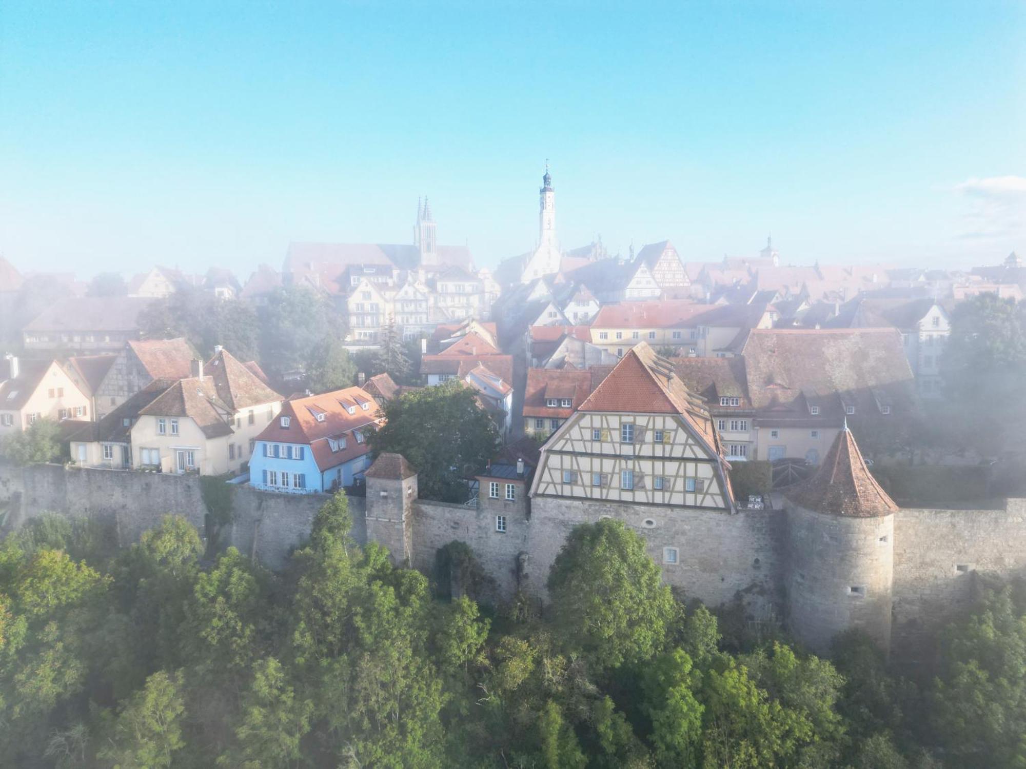 Tauberchalet I Boutique-Ferienhaus Mit Sauna, Whirlpool & Natur I 10Min Walk To Historic Old Town Rothenburg ob der Tauber Bagian luar foto