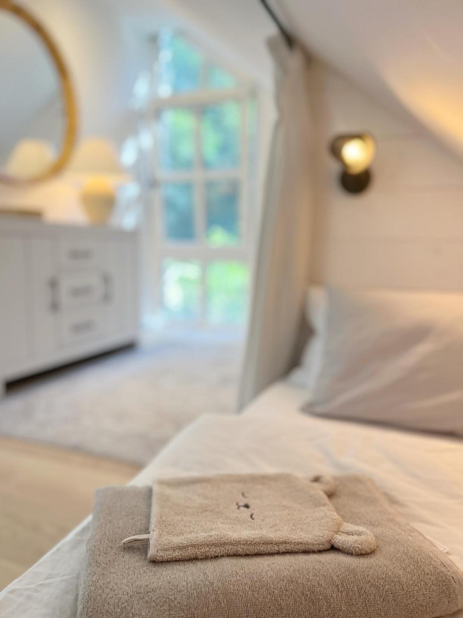 Tauberchalet I Boutique-Ferienhaus Mit Sauna, Whirlpool & Natur I 10Min Walk To Historic Old Town Rothenburg ob der Tauber Bagian luar foto