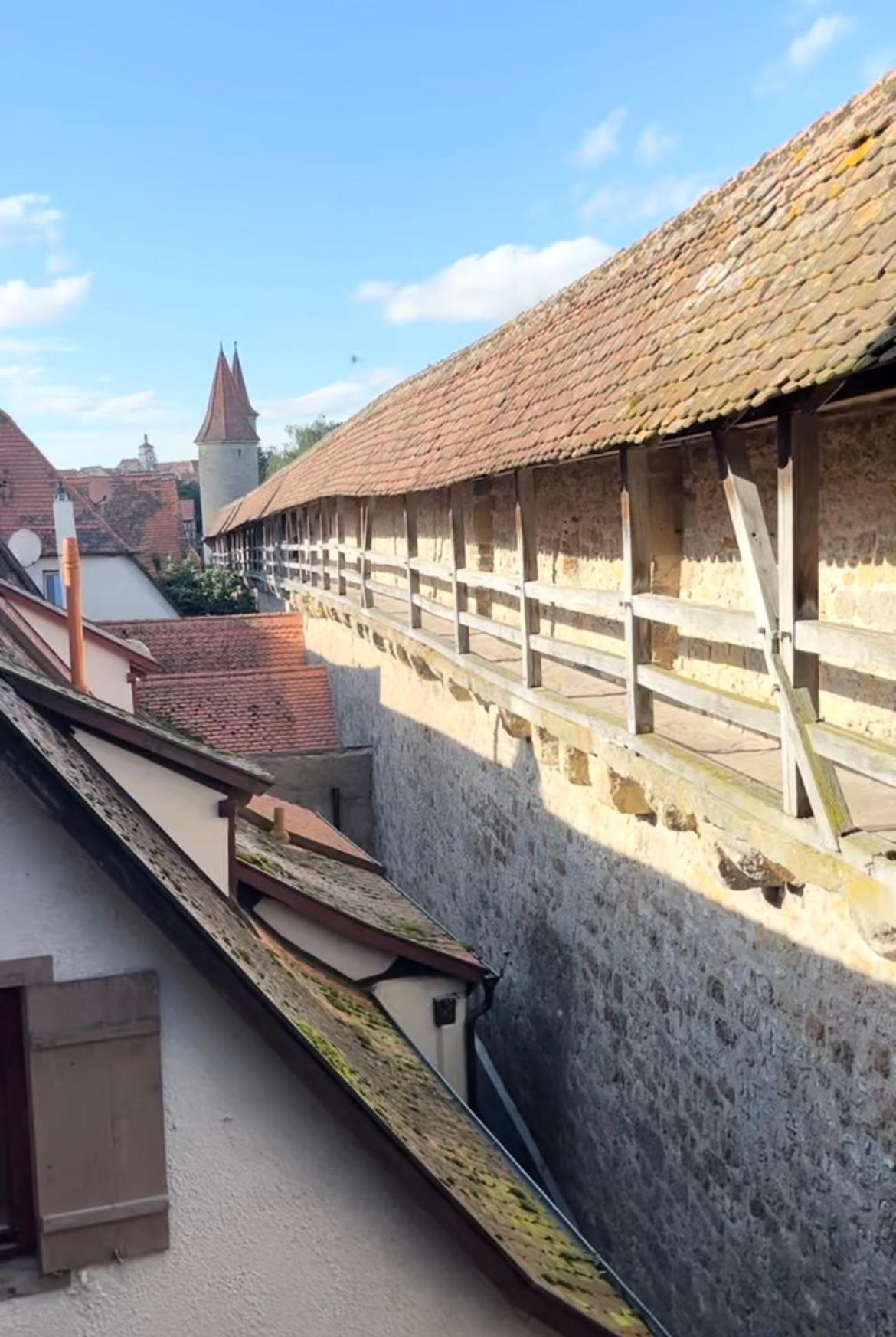 Tauberchalet I Boutique-Ferienhaus Mit Sauna, Whirlpool & Natur I 10Min Walk To Historic Old Town Rothenburg ob der Tauber Bagian luar foto